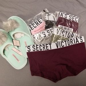 5 VS Boyshorts + Slippers (Medium)